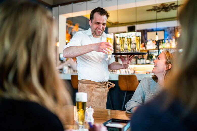 Caf&eacute; industry under pressure, concept shift taking place