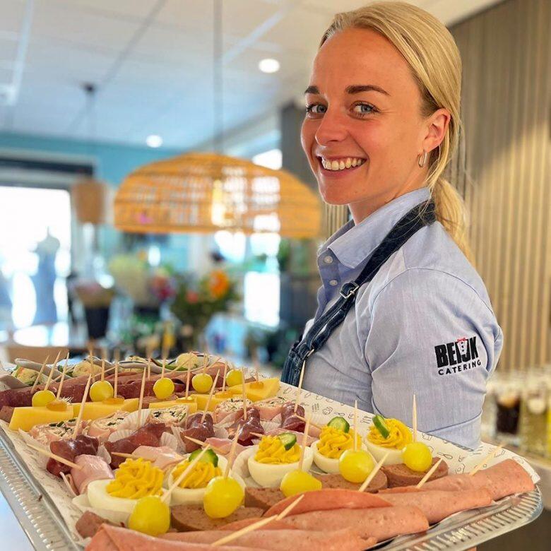 University of Groningen and Beijk Catering sign catering contract